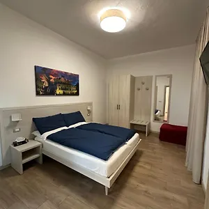 Pensión Residenza Pezzani, Parma